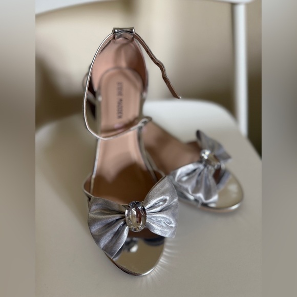 LIKE NEW Steve Madden Girls Shoes /Clair Heeled Sandal - Picture 7 of 7